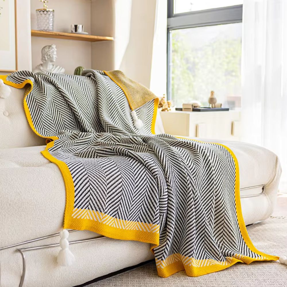 Luxurious Golden Chevron Pattern Throw Blanket