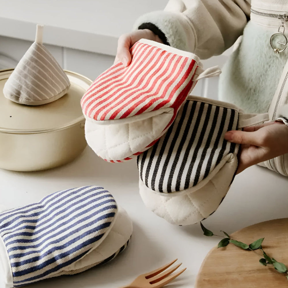 Striped Heat-Resistant Oven Mitt