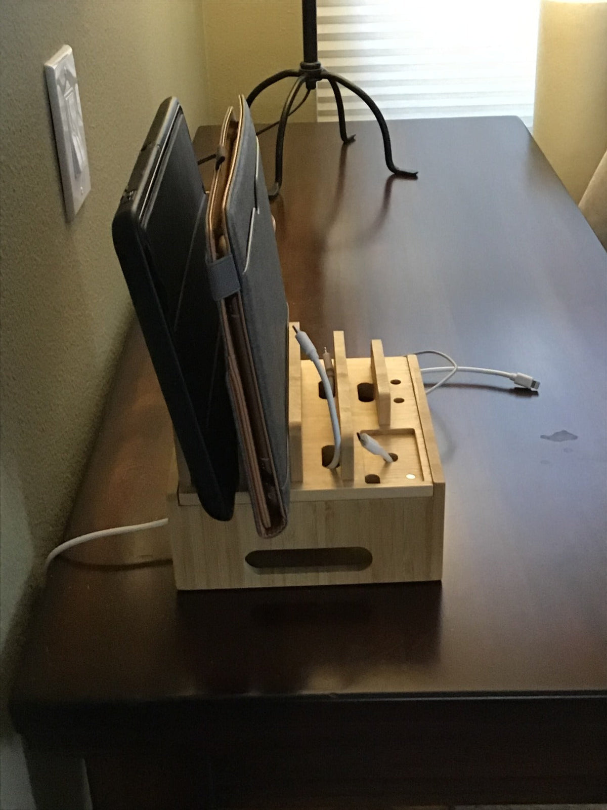 Bamboo Charging Station | 5-Port USB & Organizer | For Smartphone, Tablet & Smartwatch | Cable Set Included