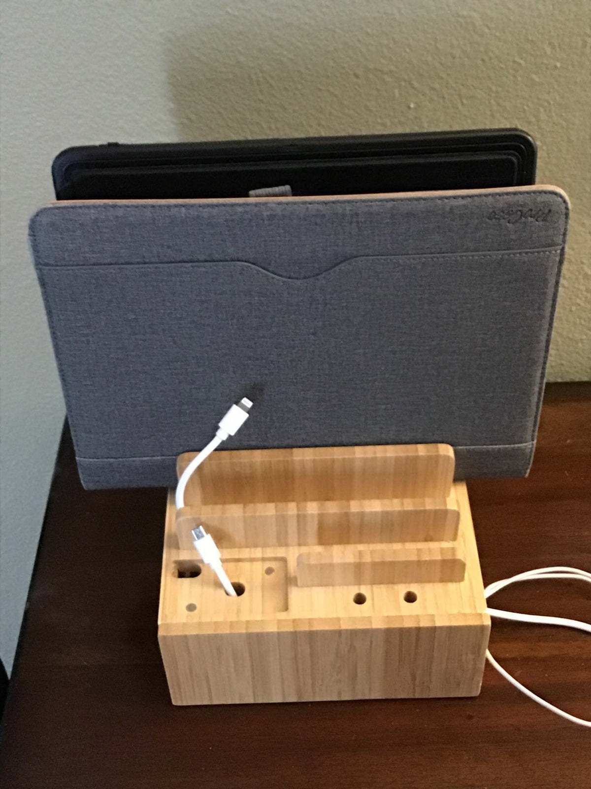 Bamboo Charging Station | 5-Port USB & Organizer | For Smartphone, Tablet & Smartwatch | Cable Set Included
