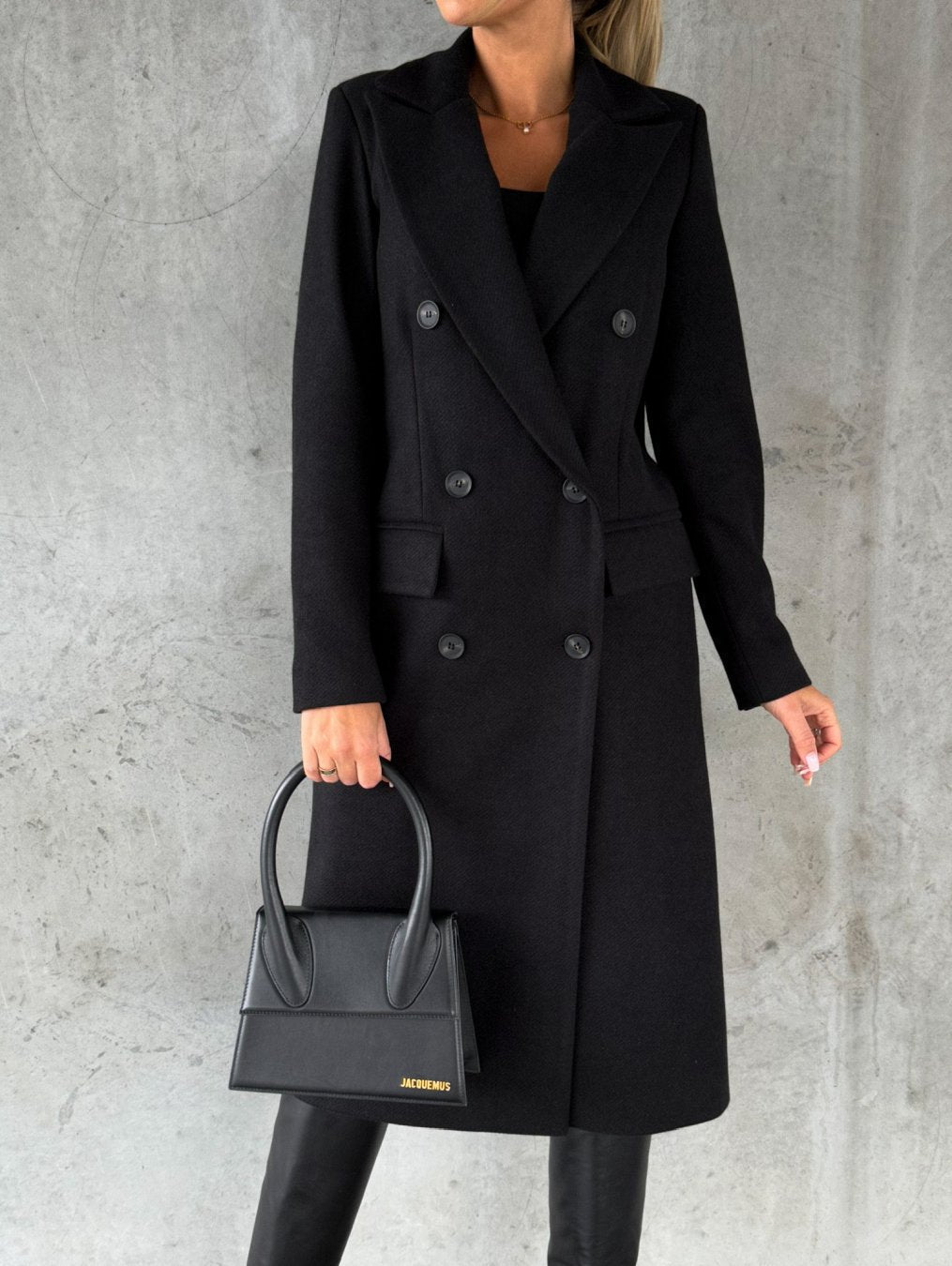 Elegant Winter Coat with Style and Warmth