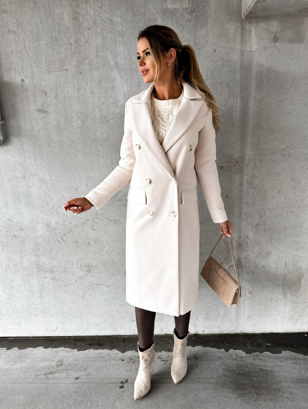 Elegant Winter Coat with Style and Warmth