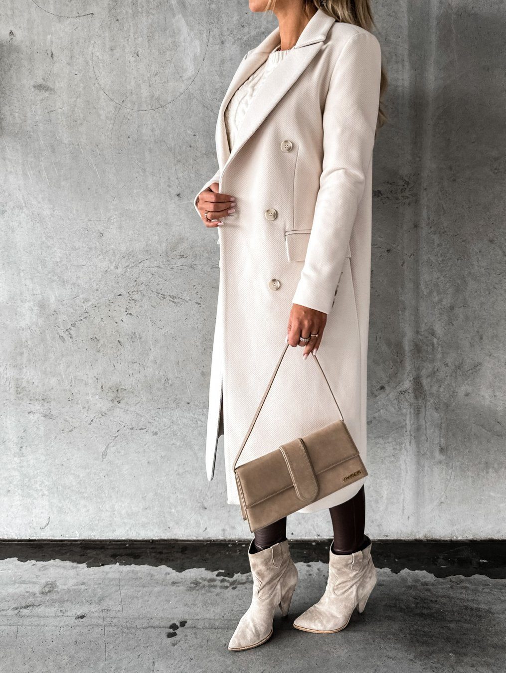 Elegant Winter Coat with Style and Warmth