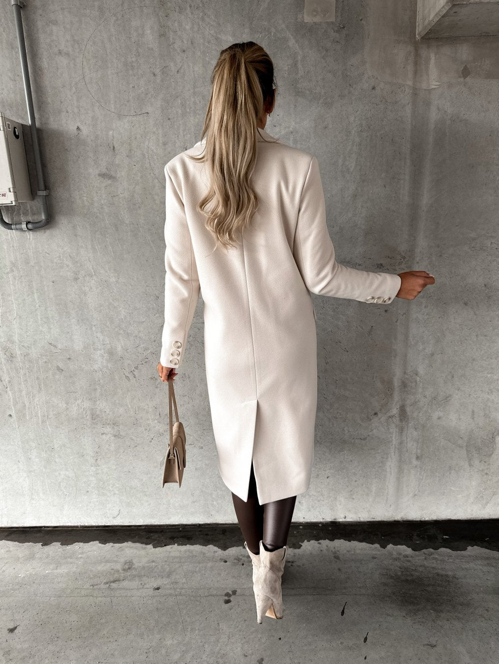 Elegant Winter Coat with Style and Warmth