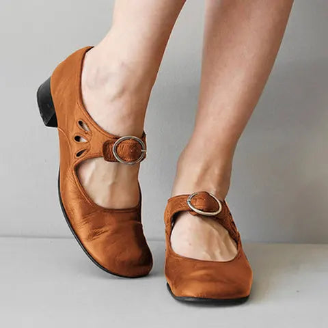 Women's Pumps with Decorative Buckle