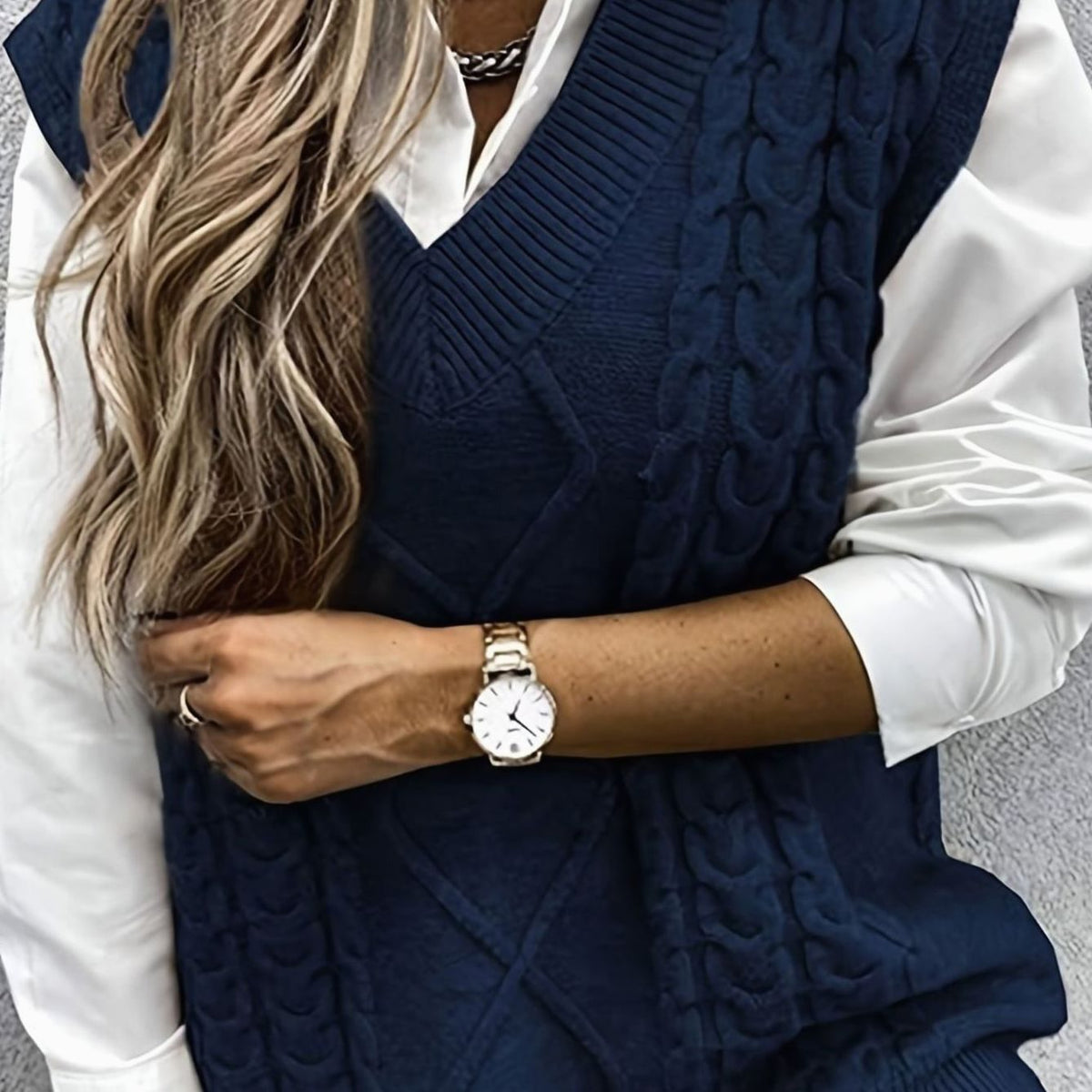 Women's Relaxed Fit Cable-Knit V-Neck Sweater Vest