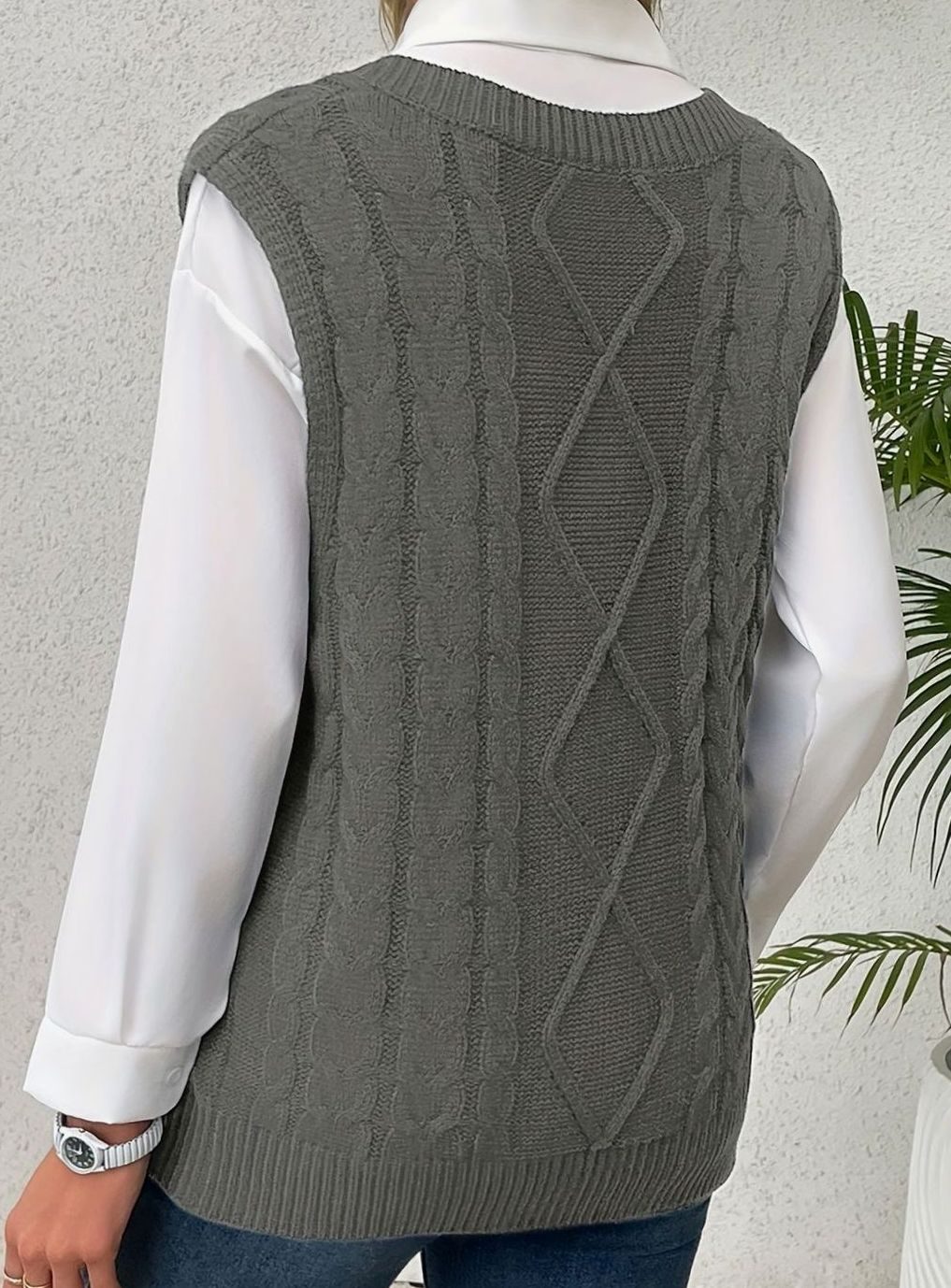 Women's Relaxed Fit Cable-Knit V-Neck Sweater Vest